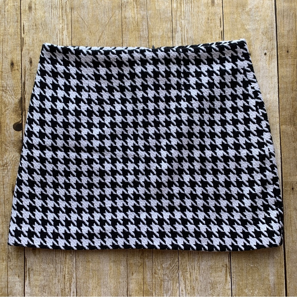 Forever21 Black and White Houndstooth Mini Skirt